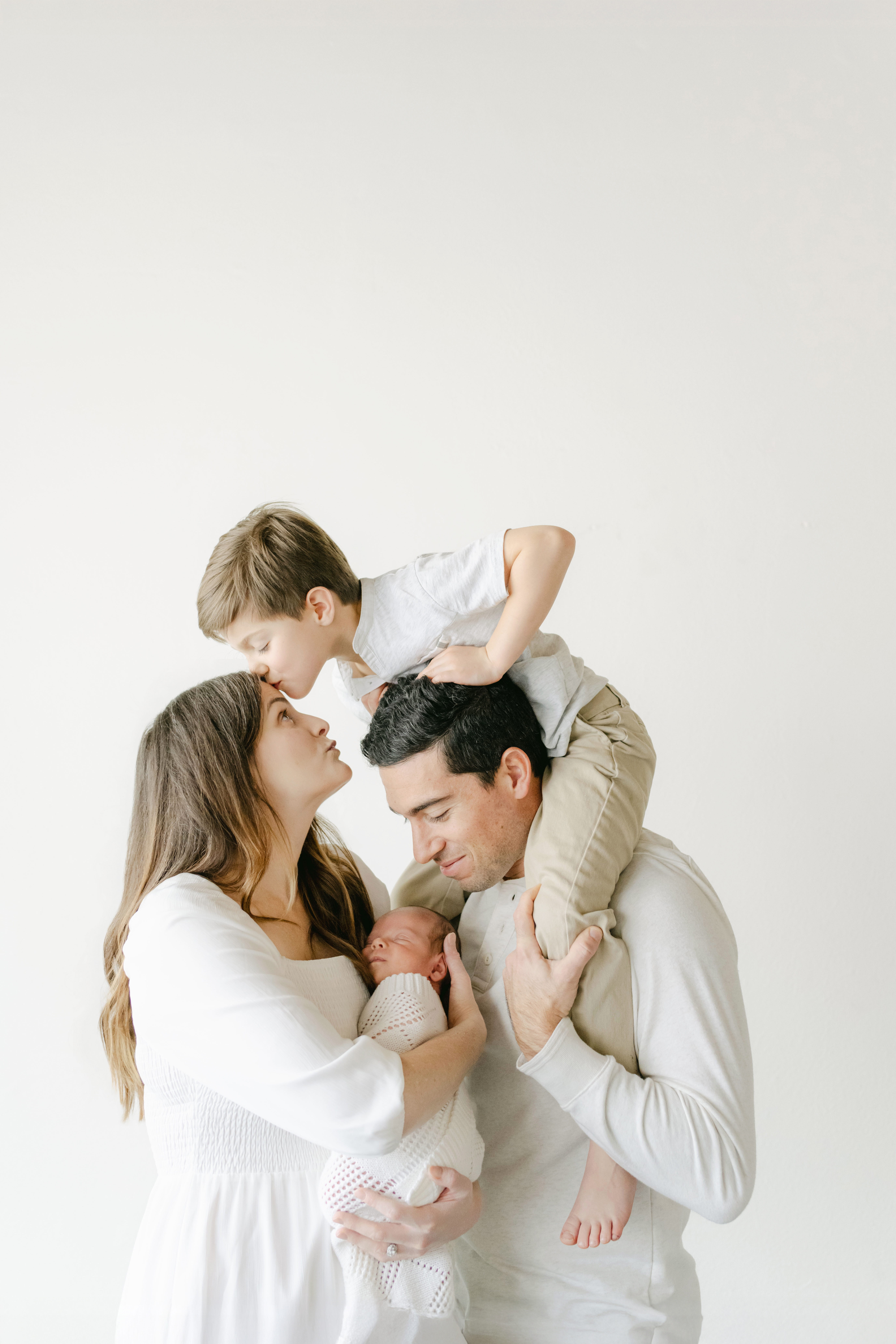 Roswell Newborn Photographer parents and sibling.